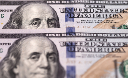Poranek maklerów: Dolar po 5 zł