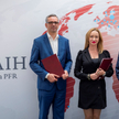 W podpisaniu porozumienia udział wzięli Patrycja Sass-Staniszewska, prezes Izby Gospodarki Elektroni