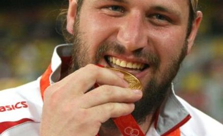 Tomasz Majewski ze swoim złotym medalem