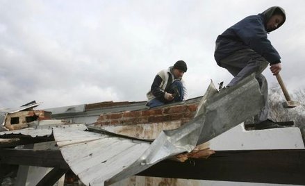 Nikt nie dba o osoby, które usuwają azbest