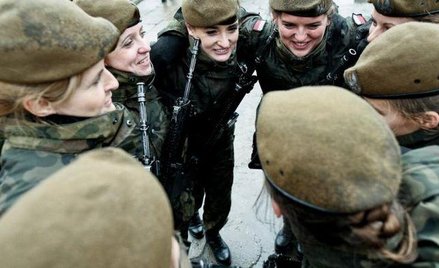 Liczba ochotniczek w wojsku wzrasta