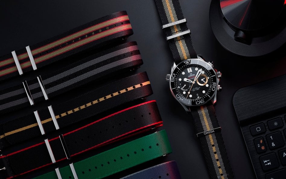 Nabywca zegarka Omega Seamaster Diver 300M Chronograph 007 First Light ma do wyboru kolekcję specjal