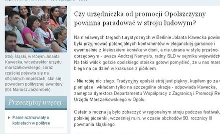 Na głowie kwietny ma wianek, w ręku zielony... folderek