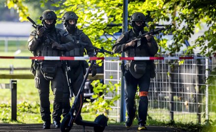 Policja w pobliżu toru wyścigów konnych Schachen po strzelaninie w Aarau w Szwajcarii