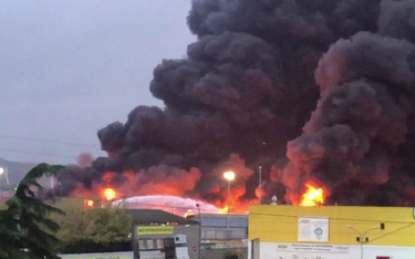 Groźny pożar zakładów chemicznych w Rouen