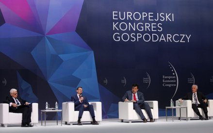 Od lewej: b. premier Jerzy Buzek, wicepremier, minister rozwoju Mateusz Morawiecki, burmistrz Odessy