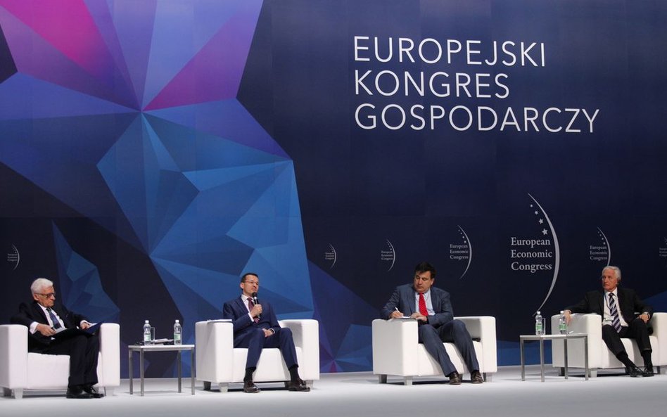 Od lewej: b. premier Jerzy Buzek, wicepremier, minister rozwoju Mateusz Morawiecki, burmistrz Odessy