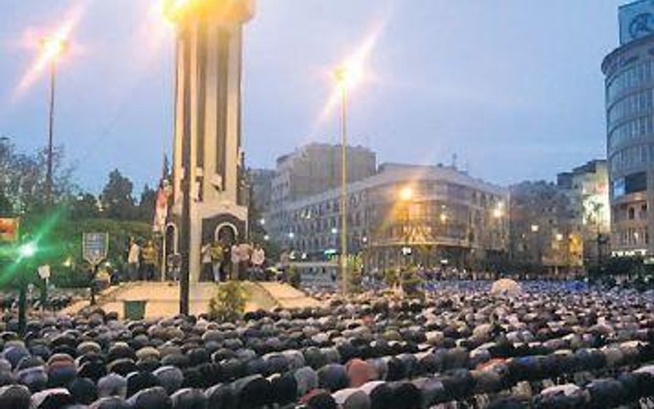 Z minaretów w Homs nadawano apele o udział w manifestacji