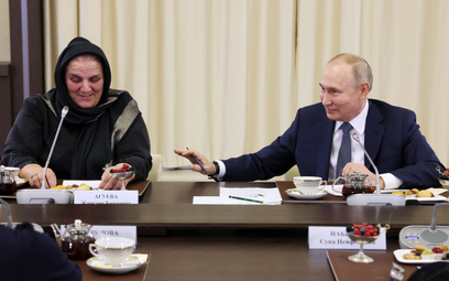 Putin spotkał się z Kadyrowem i matkami żołnierzy, których wysłał na front