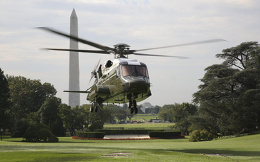 VH-92A podczas próbnych lądowań i startów z tzw. południowego trawnika przed Białym Domem, które odb