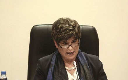 W 2015 r. cypryjski rząd chciał odwołać prezes banku centralnego zarzucając jej konflikt interesów. 