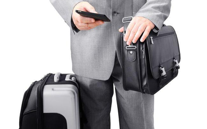 Nadgodziny w delegacji: czy pracodawca płaci za czas dojazdu do miejsca podróży służbowej