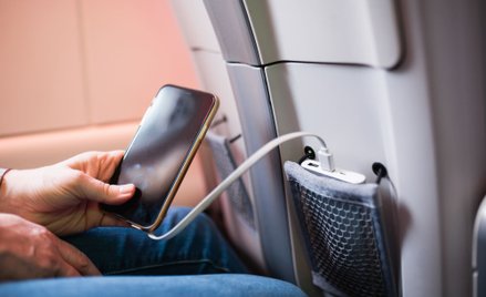 Emirates zakazują używania powerbanków na pokładach samolotów