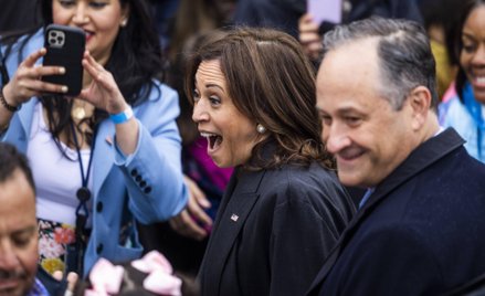Wiceprezydent USA Kamala Devi Harris z mężem Douglasem Craigie Emhoffem, również objętym sankcjami