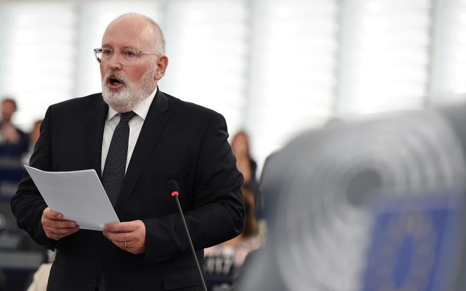 Procedurę zainicjował wiceszef KE Frans Timmermans