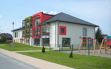 Nowoczesny, energooszczę-dny budynek nowego przedszkola i żłobka w Strawczynie