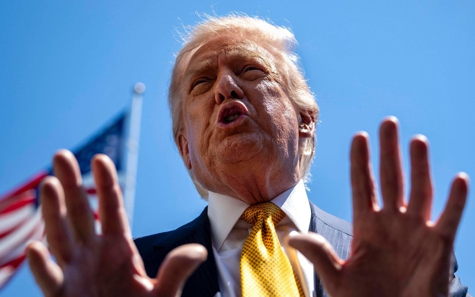 Donald Trump ostrzeżenia przed AI nazywa „oszustwem”.