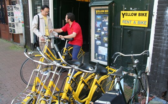 Najpopularniejszą siecią wypożyczalni rowerów jest Yellow Bike