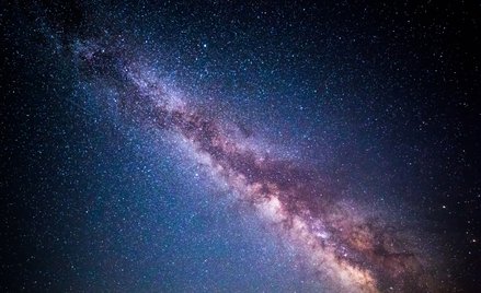 Ciemna materia to niewidzialna masa, która kształtuje strukturę wszechświata