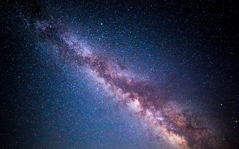 Ciemna materia to niewidzialna masa, która kształtuje strukturę wszechświata