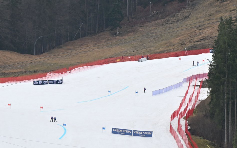 W niemieckich Alpach brakuje śniegu, na zdjęciu ośrodek narciarski Garmisch-Partenkirchen - z powodu