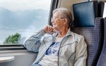 20 października seniorzy mogą podróżować pociągami PKP Intercity za złotówkę / zdjęcie ilustracyjne