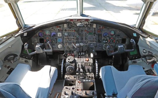 Samolot dyktatora sprzedany na aukcji. Nie może opuścić ojczyzny