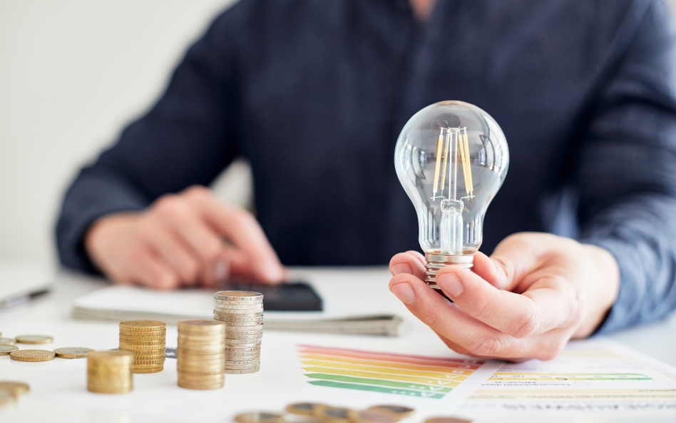 Mała firma może zapłacić karę umowną, gdy zmieni dostawcę energii