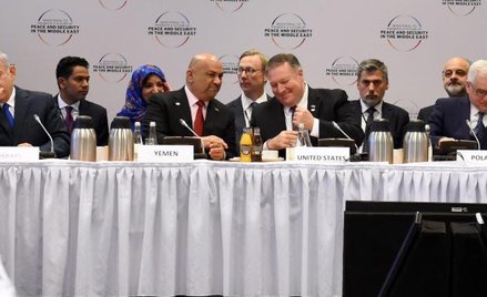 Od lewej: premier Izraela Beniamin Netanjahu, szef MSZ Jemenu Khaled Al Yamani, sekretarz stanu USA 