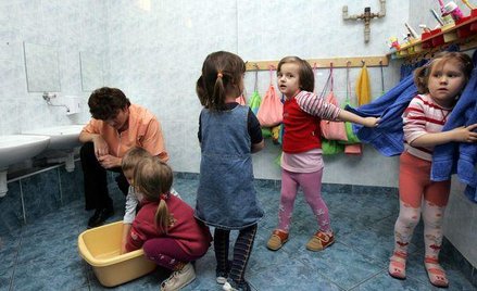Czy opiekowanie się dziećmi może być uznane za szczególną okoliczność uzasadniającą rentę rodzinną ?