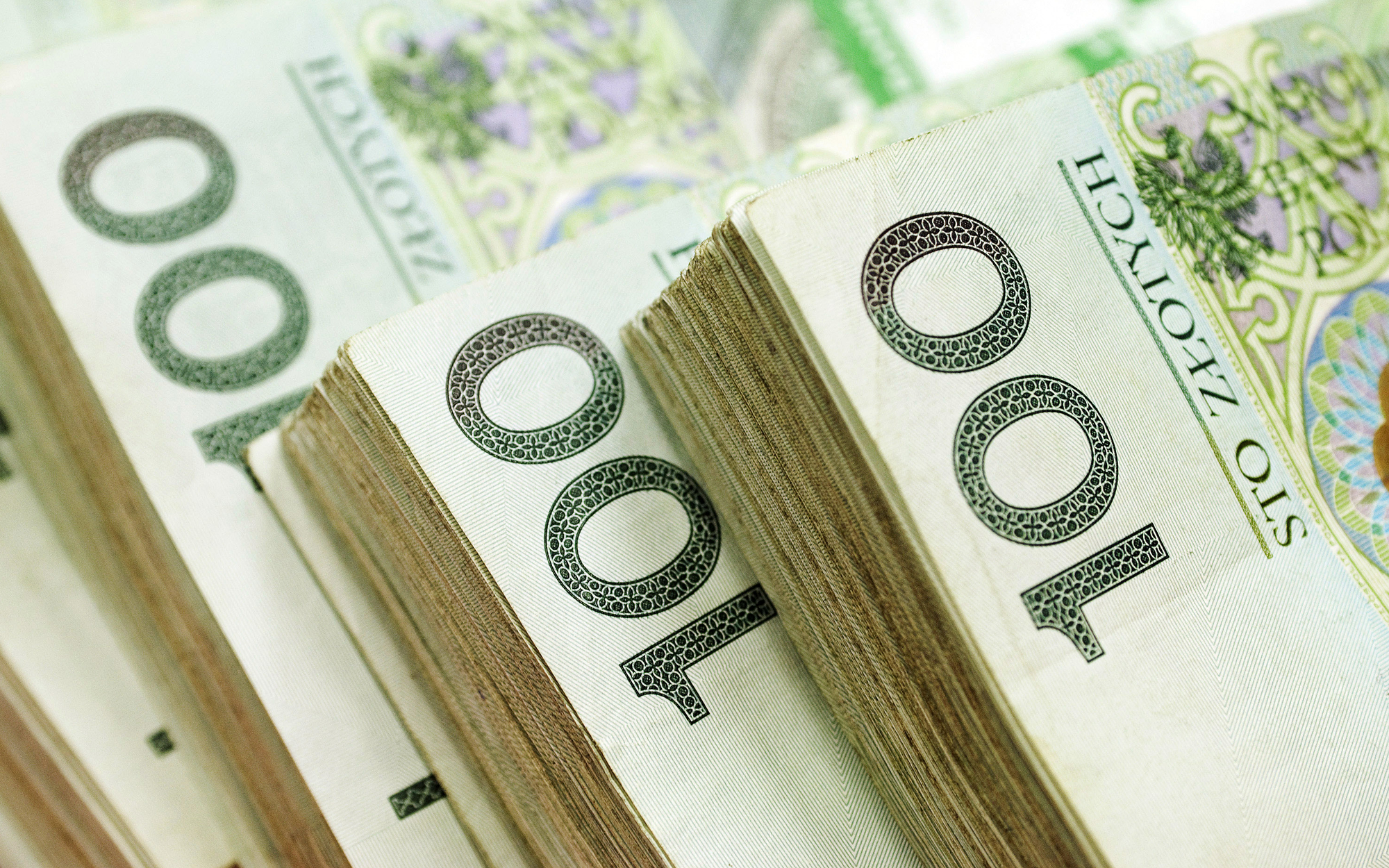 Złoty cierpi coraz mocniej. Efekt Trumpa. I Glapińskiego