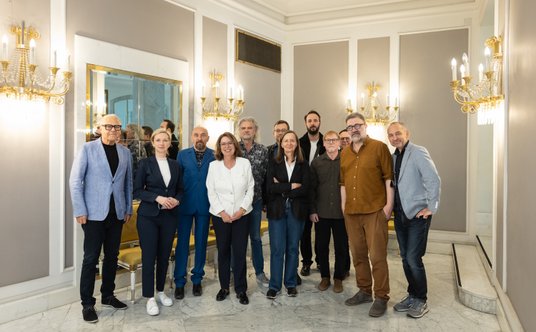 Zarząd Unii Polskich Teatrów z marszałek Senatu RP Małgorzatą Kidawą-Błońską. Ewa Pilawska po prawej