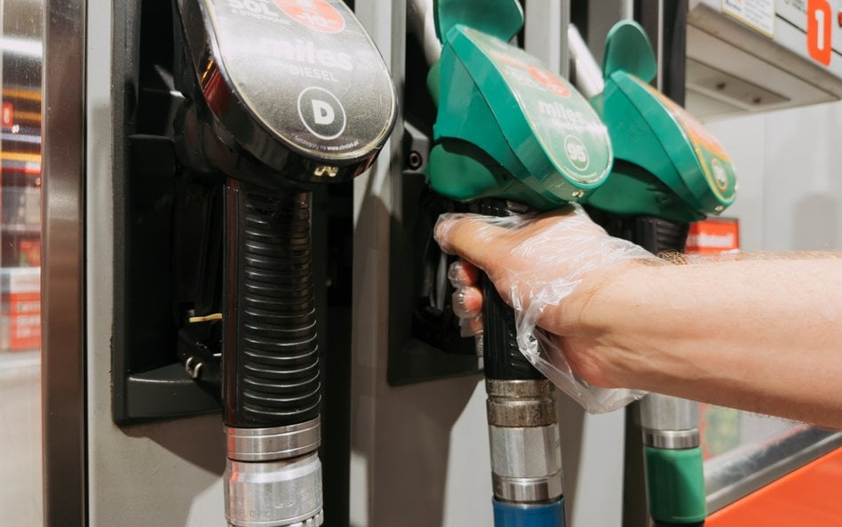 Rząd ogłosił ceny paliw do 7 kwietnia. Benzyna Pb95 po 6,21 zł, diesel 7,87 zł