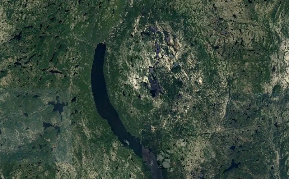 Man discovers unknown meteorite crater while browsing Google Maps