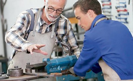 Urząd pracy może określić dodatkowe wymagania w zamian za zatrudnienie bezrobotnego poniżej 30. roku