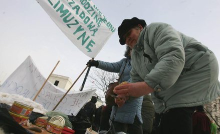 Rząd spiera się o zasiłki rodzinne