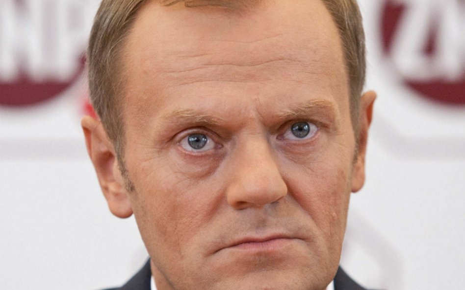 Donald Tusk - polityczny zabójca w białych rękawiczkach?
