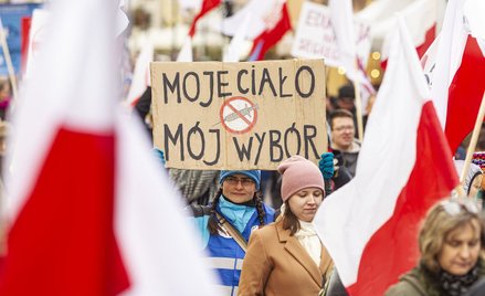 Antyszczepionkowcy kontra reszta świata. „Co jest gorsze, cynizm czy wiara w spiskowe teorie?”