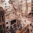 Zniszczone w zamachu centrum żydowskie w Buenos Aires, lipiec 1994 roku