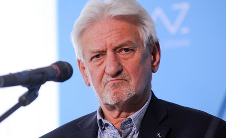 "Usadzenie starszych ludzi w domach". Horban o decyzji premiera