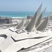 Projekt muzeum w Abu Zabi powstał w znanej brytyjskiej pracowni Foster + Partners.