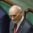Antoni Macierewicz ma przeprosić za „kłamcę i oszusta”