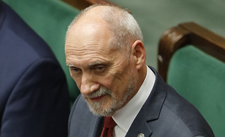 Antoni Macierewicz ma przeprosić za „kłamcę i oszusta”