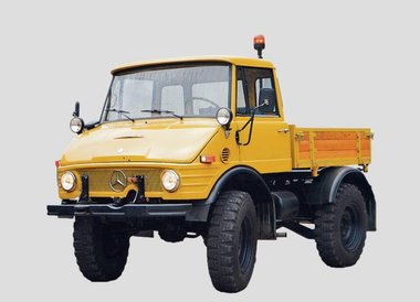 Auto ma 42 lata, ale jest w formie godnej młodzieniaszka. Napęd na cztery koła zapewnia przejazd w n