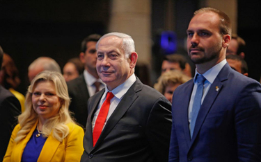 Eduardo Bolsonaro (P) oraz premier Izraela Beniamin Netanjahu wraz z małżonką Sarą wzięli udział w o