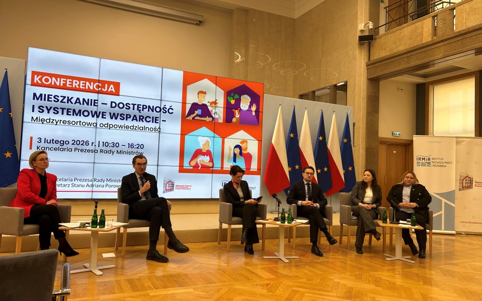 Od lewej: Adriana Porowska (sekretarz stanu w KPRM), Jan Szyszko (sekretarz stanu w min. funduszy), 