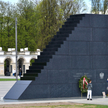 Pomnik Ofiar Tragedii Smoleńskiej 2010 roku w Warszawie