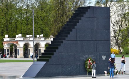 Pomnik Ofiar Tragedii Smoleńskiej 2010 roku w Warszawie