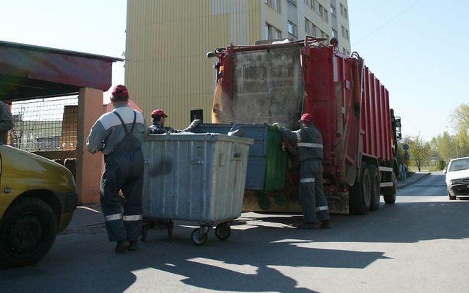 Podwyżki opłat za odbiór śmieci z domów w 2016