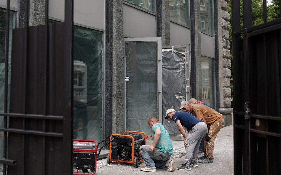 W Kijowie nadal dochodzi do przerw w dostawach prądu